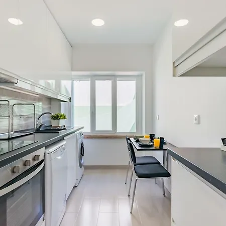 Santa Isabel Quiet And Charming Apartment Lisbon